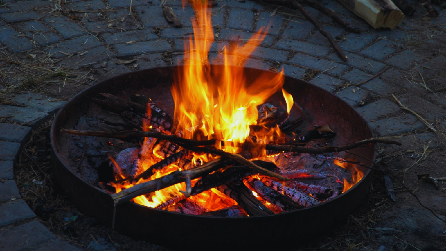 Can You Use Mulch Around A Fire Pit? Little Leafy
